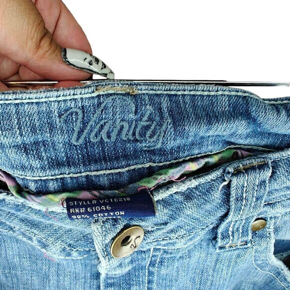 Vanity Vintage Denim Capris - Picture 7 of 7